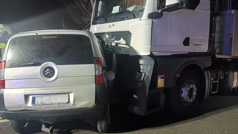 Imagen del accidente ocurrido en A&ntilde;ezcar. BOMBEROS