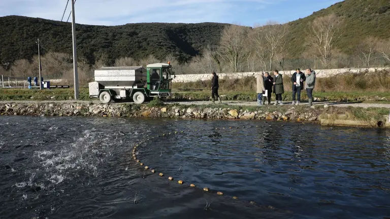 El consejero Aierdi visita Caviar Pirinea, &uacute;nica empresa navarra productora de caviar. GOBIERNO DE NAVARRA