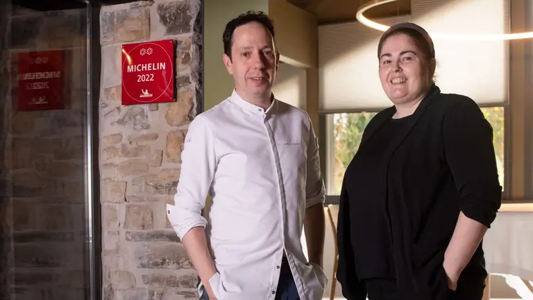 David Yárnoz y Jaione Echarri, chef y sumiller del restaurante El Molino de Urd&aacute;niz. CEDIDA