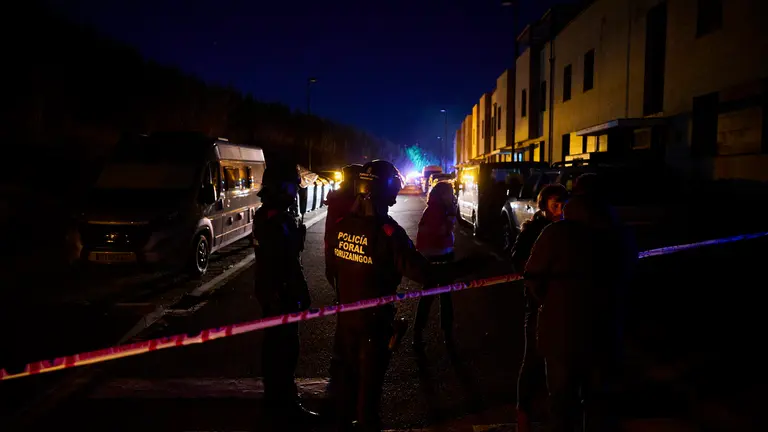 Explosión en una vivienda de la calle Concejo de Zabalegui de Noáin. PABLO LASAOSA