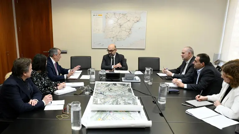 El consejero de Cohesión Territorial del Gobierno de Navarra, Óscar Chivite, se reúne con el presidente de ADIF, Pedro Marco. GOBIERNO DE NAVARRA