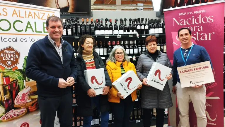 Durante los próximos doce meses, tres afortunadas recibirán en sus hogares gratuitamente una
caja mensual de vinos con Denominación de Origen Navarra. CEDIDA