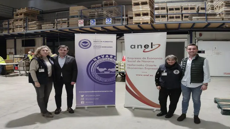 Eva Vivar, coordinadora del Banco de Alimentos de Navarra; Ignacio Ugalde, presidente de ANEL y miembro del patronato de la Fundación Banco de Alimentos de Navarra; Marisol Villar, presidenta del Banco de Alimentos de Navarra; e Iñaki Ugalde, responsable de Empresas Asociadas de ANEL. CEDIDA