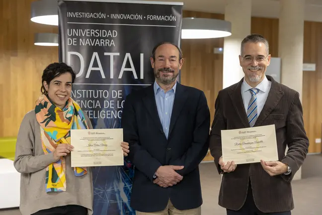 de izquierda a derecha, los investigadores de la Universidad de Navarra Idoia Ochoa, Jesús López Fidalgo y Rubén Armañanzas. CEDIDA