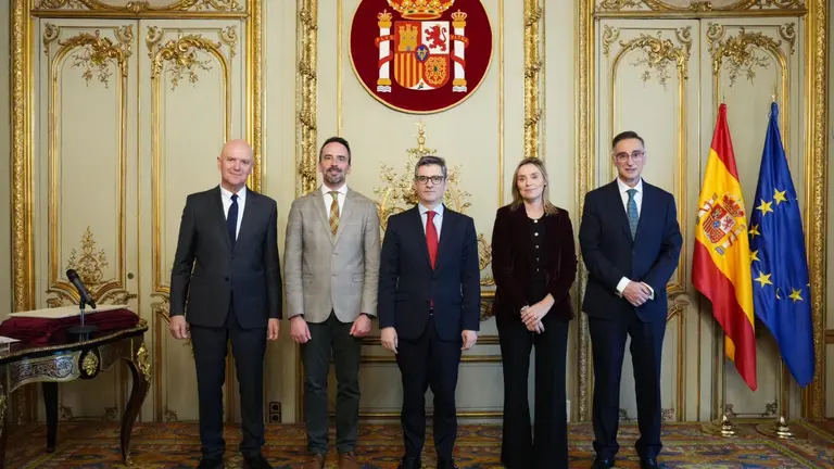 El ministro Bolaños preside la toma de posesión de los secretarios de Gobierno de los TSJ de Murcia y Navarra.