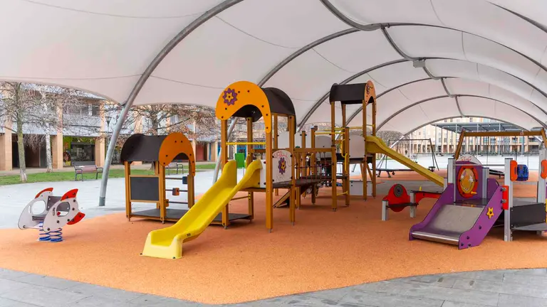 Parque infantil situado en el Paseo Anelier, en el barrio de la Rochapea. AYUNTAMIENTO DE PAMPLONA