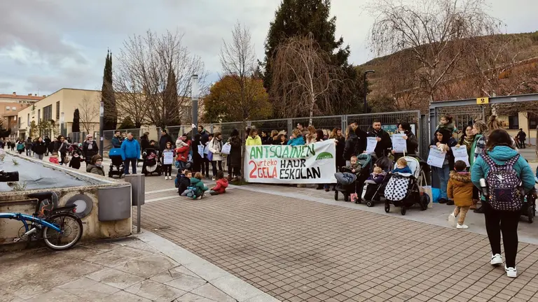 Imagen de una concentración de las familias afectadas. CEDIDA