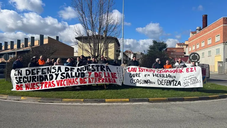 Concentración de rabajadores de Solidus San Andrés de Villava en protesta por el accidente laboral de 27 de enero. LAB