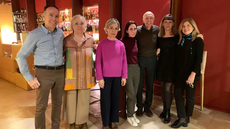 La familia Fernández - De Prado reunida para cenar en el último día de la Joyería Montiel. Navarra.com