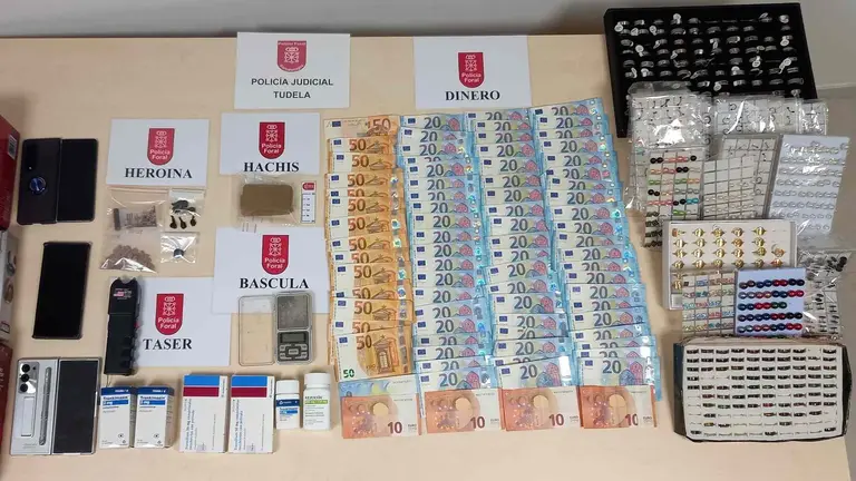 Dinero y drogas incautadas en Tudela. POLIC&Iacute;A FORAL