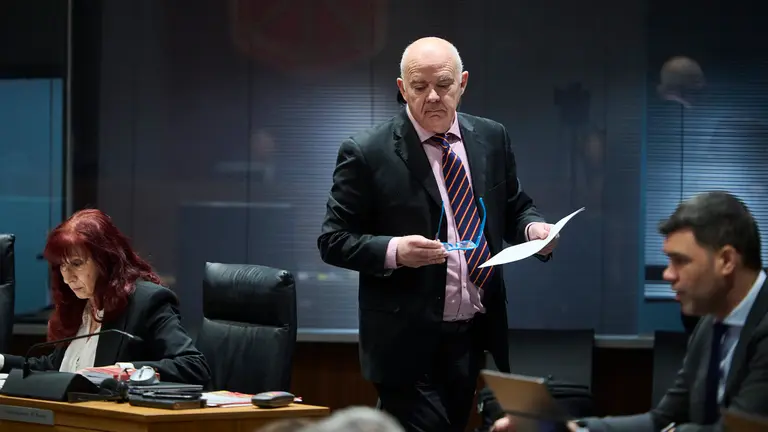 Emilio Jim&eacute;nez de VOX durante el pleno del Parlamento. PABLO LASAOSA