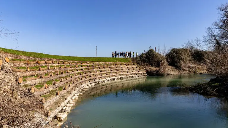La MCP finaliza las dos obras de bioingeniería en el paseo fluvial junto al río Elorz. CEDIDA