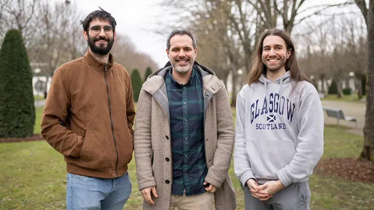 os tres investigadores de la UPNA autores de la publicación. De izda. a dcha., Iñigo Ezcurdia, Asier Marzo y Josu Irisarri. UPNA