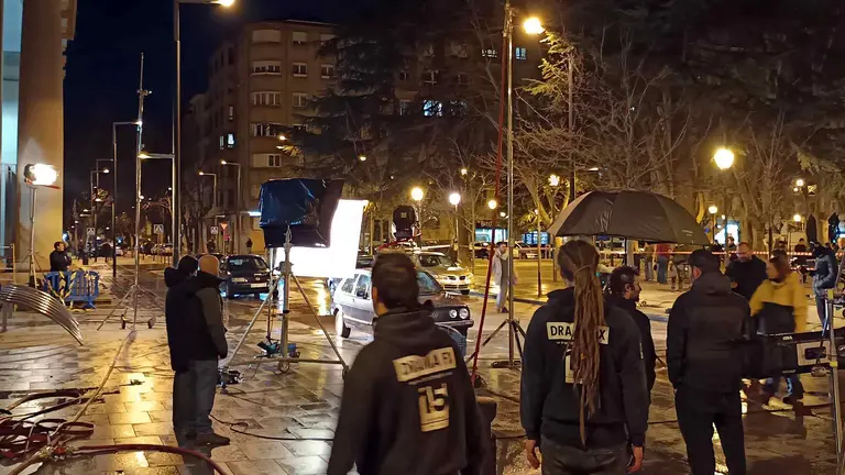 Momento del rodaje de la película Mi Querida Señorita en la plaza de la Cruz de Pamplona. NAVARRA.COM