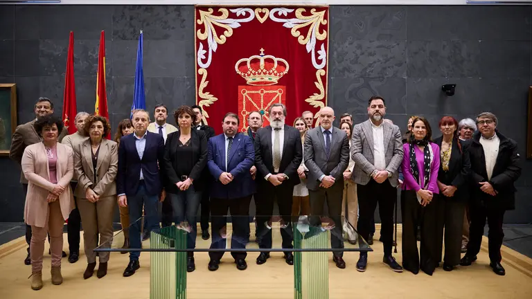 Acto con la Asociación Navarra de Víctimas del Terrorismo de ETA (ANVITE) con motivo del décimo aniversario de la aprobación de una declaración institucional en el Parlamento de Navarra que condenaba "la limpieza nacional y crímenes contra la humanidad cometidos por la izquierda abertzale y su brazo armado ETA". PABLO LASAOSA