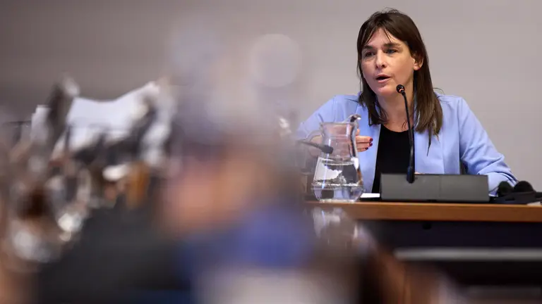 Comparecencia para que la vicepresidenta Begoña Alfaro explique lo sucedido en torno a las 108 viviendas protegidas previstas en la manzana de Maristas. IÑIGO ALZUGARAY