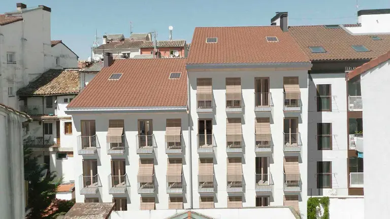 La promoci&oacute;n contenpla el derribo de un edificio en la calle Descalzos y la construcci&oacute;n de uno nuevo que se ver&iacute;a as&iacute;. AYUNTAMIENTO DE PAMPLONA