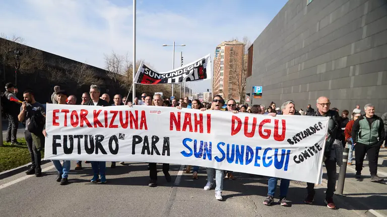 Manifestaci&oacute;n convocada por los comit&eacute;s de empresa de Volkswagen Navarra, Nano Automotive, Siemens-Gamesa, Sunsundegui, BSH, Tasubinsa y Tener&iacute;as Omega "en defensa del sector industrial en la Comunidad foral". I&Ntilde;IGO ALZUGARAY
