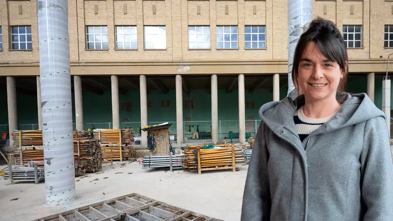 Fotomontaje con una imagen de Begoña Alfaro sobre otra de las obras en Maristas.