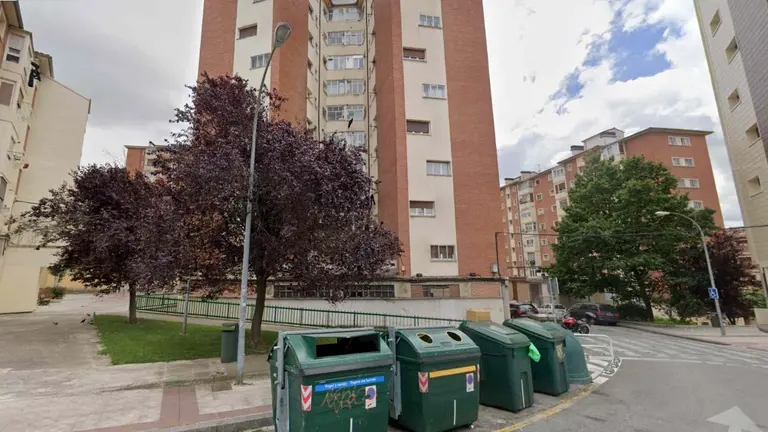 Confluencia de las calles Monte Mendaur y Monte Lakartxela, en el barrio de Santa Mar&iacute;a La Real de Pamplona. GOOGLEMAPS