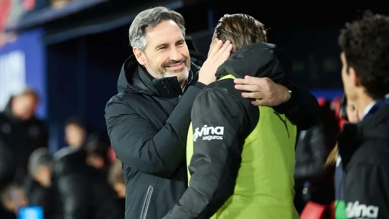 Vicente Moreno (entrenador CA Osasuna) durante el partido de La Liga EA Sports entre CA Osasuna y Valencia CF disputado en el estadio de El Sadar en Pamplona. I&Ntilde;IGO ALZUGARAY
