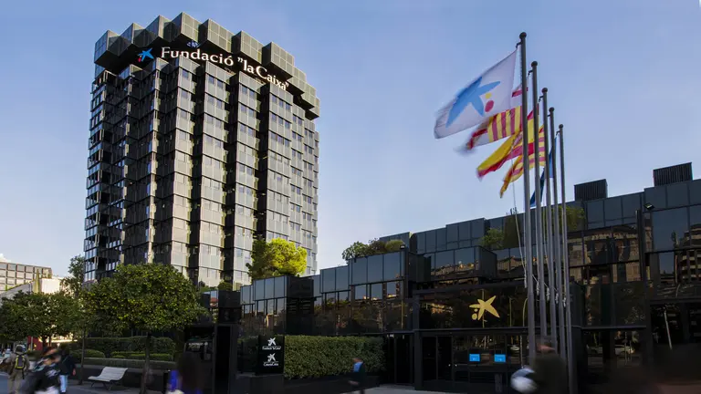 Servicios centrales de la Fundaci&oacute;n _la Caixa_ en Barcelona. Fundaci&oacute;n la Caixa