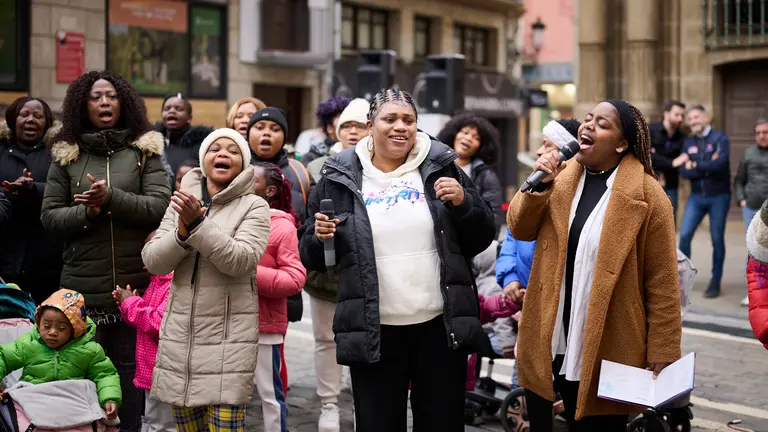 Concentraci&oacute;n del Ayuntamiento de Pamplona con motivo del D&iacute;a Internacional de la Mujer, que se celebra el 8 de marzo 2025. PABLO LASAOSA