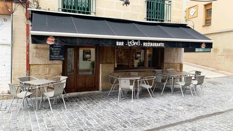 Fachada del bar Izarra en la calle Calderería de Estella. Navarra.com