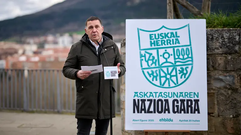 El secretario general de EH Bildu, Arnaldo Otegi, presenta el Aberri Eguna de EH Bildu del 2025. PABLO LASAOSA