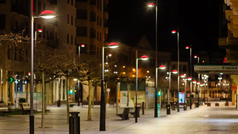 Iluminaci&oacute;n din&aacute;mica: Metr&oacute;poli Color transforma Carlos III con retroiluminaci&oacute;n RGBW y control Bluetooth