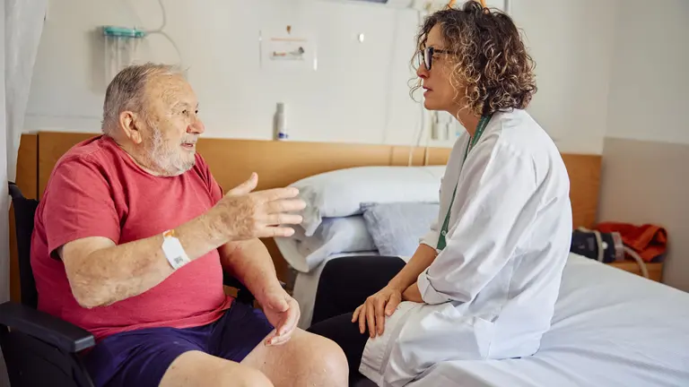 El programa se lleva a cabo a trav&eacute;s de los Equipos de Atenci&oacute;n Psicosocial. Fundaci&oacute;n la Caixa