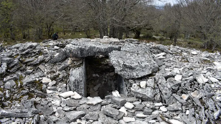 Imagen del dolmen de Artekosaro en Urbasa. TURISMO DE NAVARRA