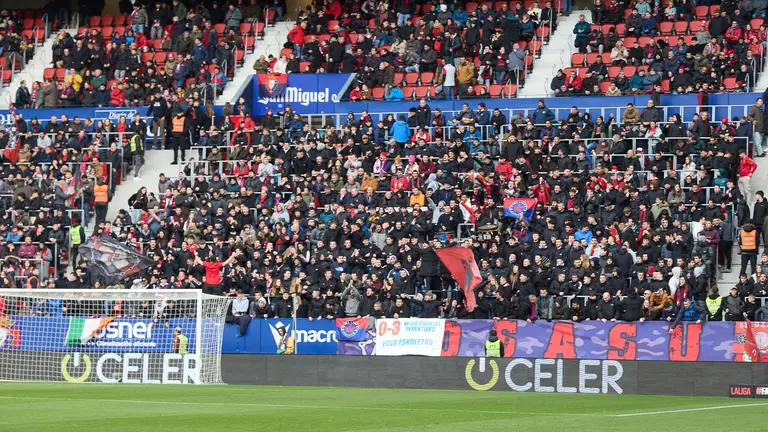La grada del estadio de El Sadar durante el partido de La Liga EA Sports entre CA Osasuna y Getafe CF disputado en Pamplona. IÑIGO ALZUGARAY