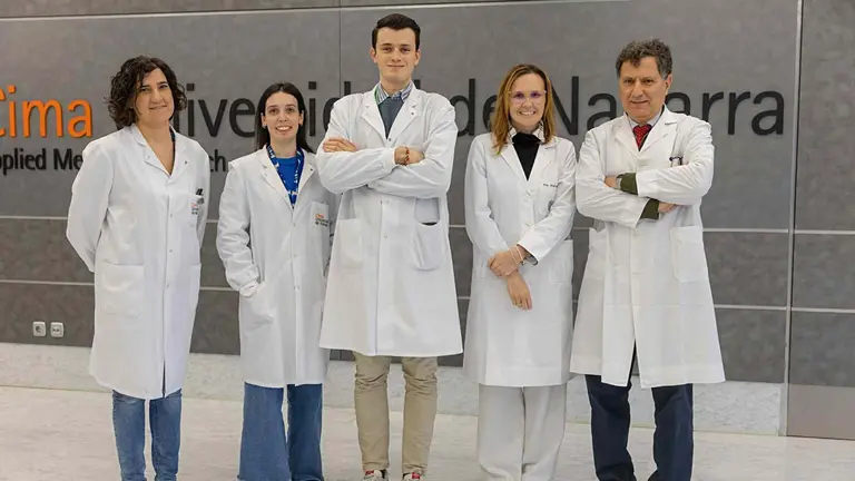 Irantzu Serrano, Leticia Fern&aacute;ndez, Eneko G&aacute;rate, Mar&iacute;a E. Rodr&iacute;guez e Ignacio Melero, miembros del equipo que ha formado parte de la investigaci&oacute;n. CIMA UNIVERSIDAD DE NAVARRA
