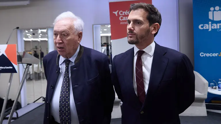 El exministro de Asuntos Exteriores y de Cooperaci&oacute;n, Jos&eacute; Manuel Garc&iacute;a-Margallo, y el fundador y expresidente de Ciudadanos, Albert Rivera, participan en un encuentro de 'Di&aacute;logos para el Desarrollo' en el que se abordan los desaf&iacute;os socioecon&oacute;micos del futuro. I&Ntilde;IGO ALZUGARAY