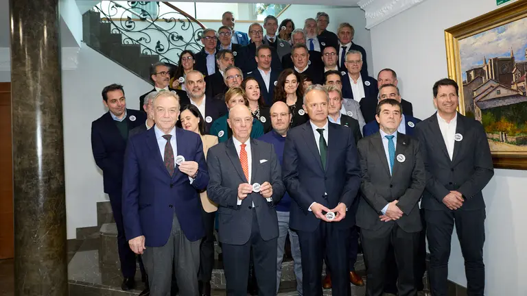 Presentaci&oacute;n de la Plataforma para el impulso del Tren de Alta Velocidad en Navarra, con la firma de todos los agentes participantes y la intervenci&oacute;n del presidente de CEN, Manuel Piquer. I&Ntilde;IGO ALZUGARAY