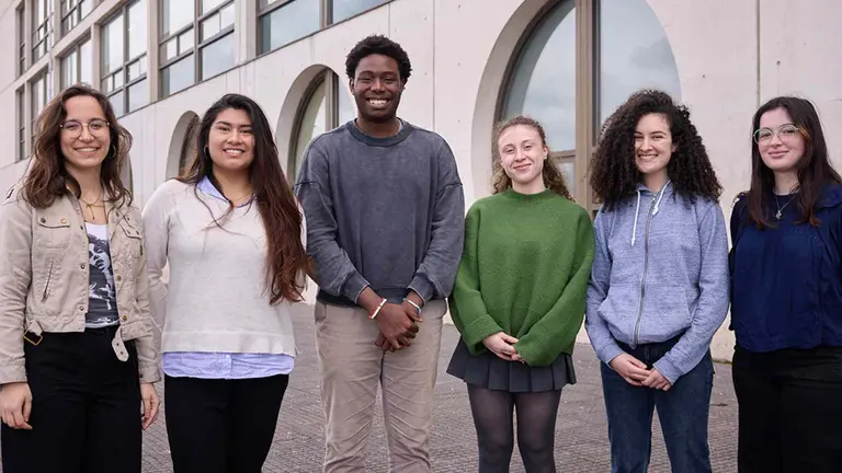 Lista UPNITA de estudiantes candidatos a la Asamblea UNITA. De izq. a dcha.: Ines Asan Barut, Leyre Izaskun Alomia Vargas, Destiny Williams Edokpolor, Adriana Escudero Rus, Irene Alonso Delgado y Natalia Lusarreta Garc&iacute;a. UPNA