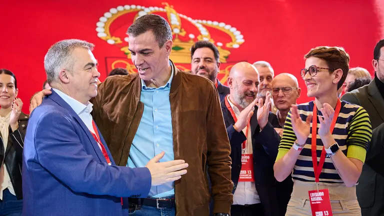 El presidente del Gobierno de Espa&ntilde;a, Pedro S&aacute;nchez, junto a Mar&iacute;a Chivite y Santos Cerd&aacute;n clausura del 13 COngreso Regional del PSN. PABLO LASAOSA