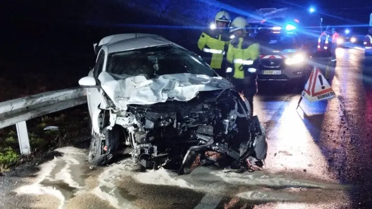 Una joven de 19 a&ntilde;os ha resultado herida en la madrugada de este domingo tras sufrir una salida de v&iacute;a y colisionar contra la bionda en la AP-15, en el t&eacute;rmino municipal de Castej&oacute;n. POLIC&Iacute;A FORAL