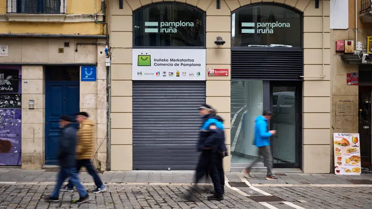Nuevo local 'Comercio de Pamplona', un espacio promovido por el Ayuntamiento para aunar esfuerzos y dar continuidad a los comercios de la ciudad en la calle Mercaderes 11. PABLO LASAOSA