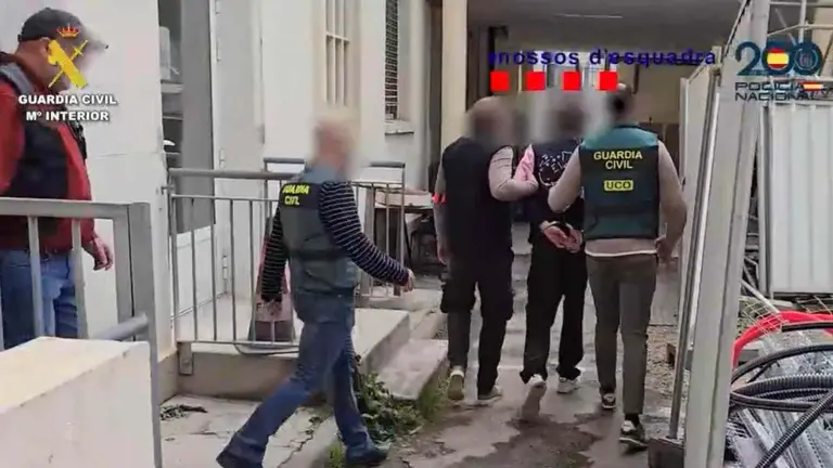 Momento de la detenci&oacute;n del marroqu&iacute; acusado de asesinar a dos personas en Navarra. POLIC&Iacute;A NACIONAL