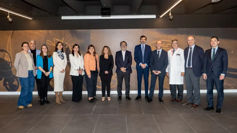 Representantes de la Universidad de Navarra, Merck y Fundación Humans, tras la firma del convenio. CEDIDA