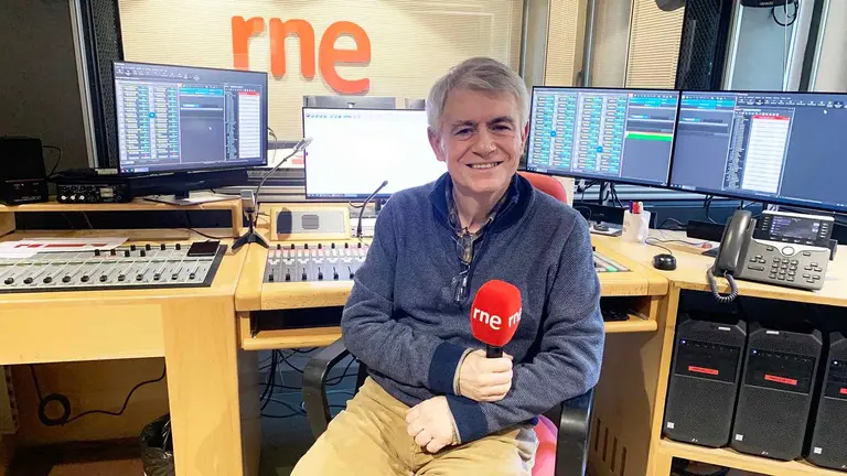 Ángel Albéniz Ansorena en su último día de trabajo en el centro de RTVE Navarra en Pamplona. Navarra.com