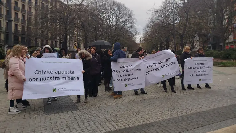 Trabajadores de salones de juego se concentran en Pamplona en contra del reglamento del sector, que ven "incoherente". EUROPA PRESS