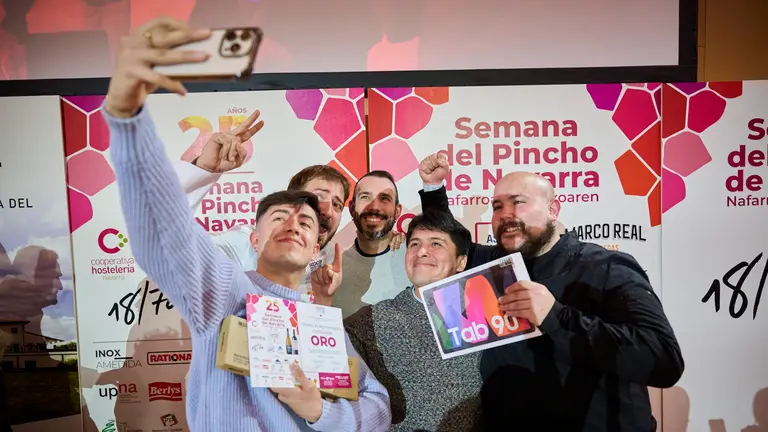 Final de la 25 edici&oacute;n de la Semana del Pincho 2025 en los que han sido galardonados Baserriberri con el oro, La Escaerica Centro con la plata y La Vieja Iru&ntilde;a con el Bronce. PABLO LASAOSA