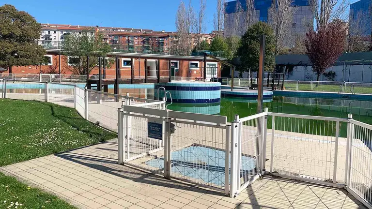Imagen de la piscina de recreo en las instalaciones deportivas de Oberena en Pamplona. Navarra.com