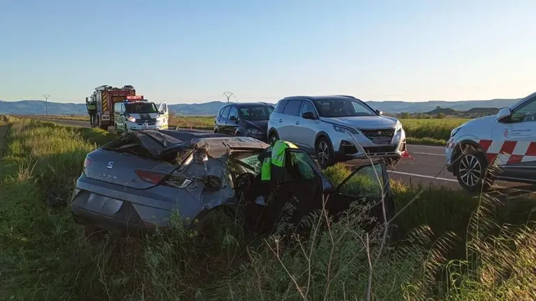 Vehículo accidentado en Caparroso. - BOMBEROS DE NAVARRA