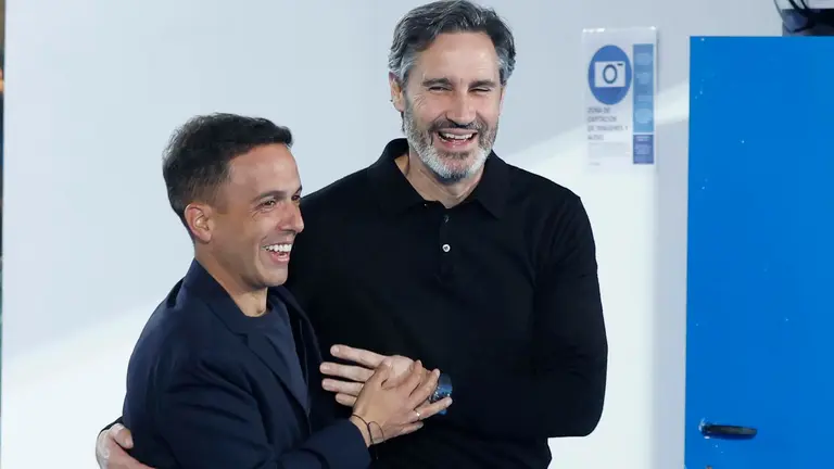 El entrenador del Legan&eacute;s, Borja Jim&eacute;nez (i), saluda al de Osasuna, Vicente Moreno, antes del partido de LaLiga en Primera Divisi&oacute;n que CD Legan&eacute;s y CA Osasuna disputan este lunes en el Estadio Municipal de Butarque. EFE/Juanjo Mart&iacute;n