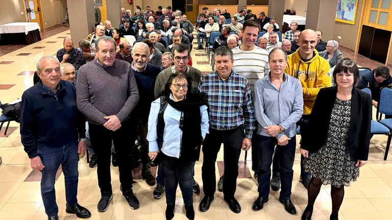 Nueva junta directiva de la cooperativa de ganaderos de vacuno y ovino de Navarra:  Luis Miguel San Mart&iacute;n, Javier Huarte, Mart&iacute;n Elcano, Eduardo Biurrun, Marian Iribarren, Alberto Larrea, Joaqu&iacute;n Yaben, Isidro Esandi, Lorenzo Lazkoz y M&ordf; Carmen Labayen. COOVA