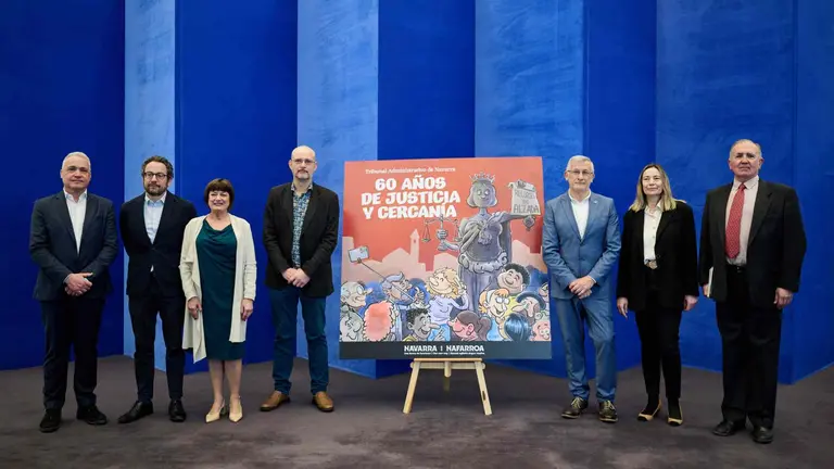 Javier En&eacute;riz, Joseba Asiain, Mar&iacute;a Jes&uacute;s Moreno, Joseba Beramendi, F&eacute;lix Taberna, Berta Enr&iacute;quez y Miguel Izu, junto al c&oacute;mic presentado con motivo de la jornada sobre el TAN. GOBIERNO DE NAVARRA